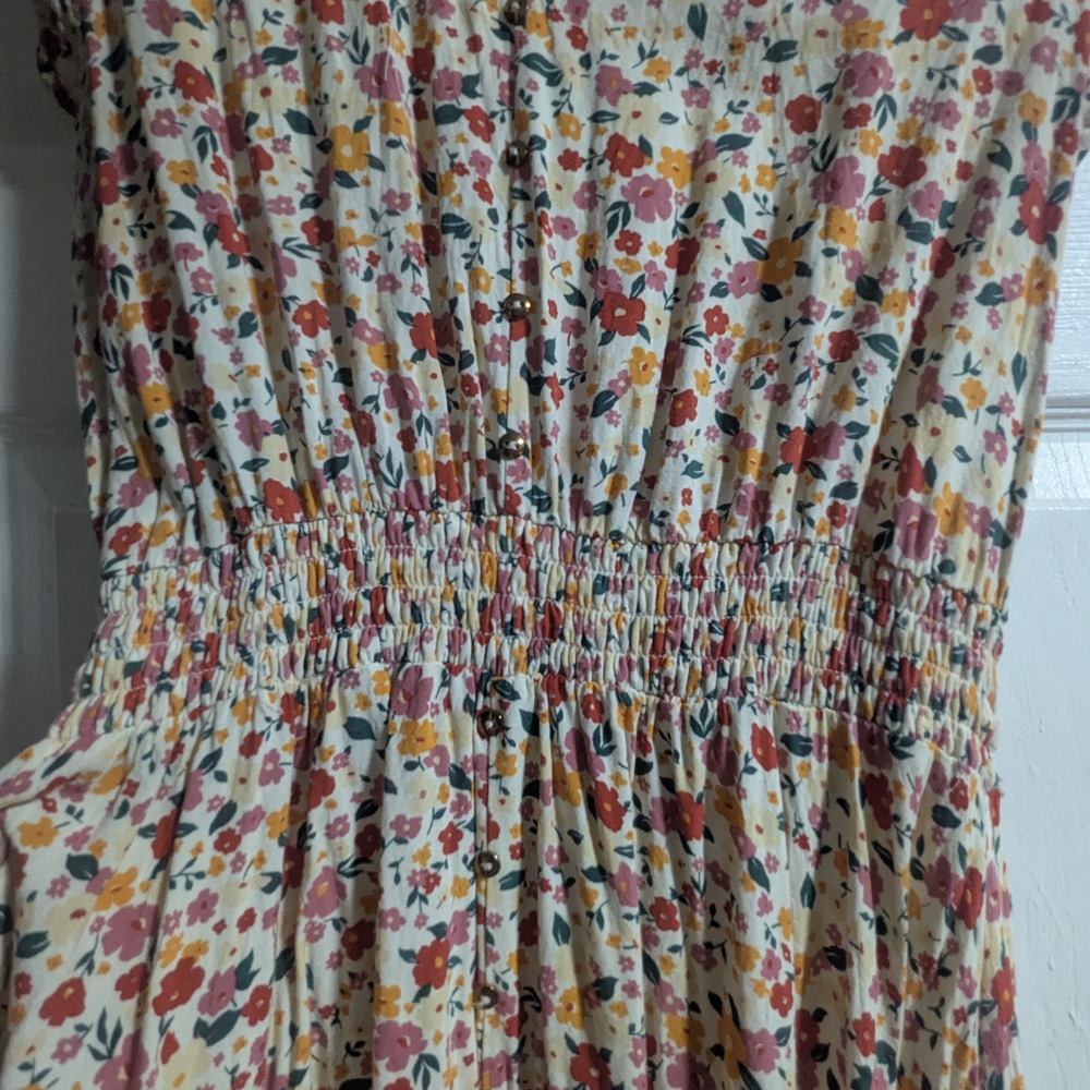 Chic Floral Midi Dress - Picture 4 of 5